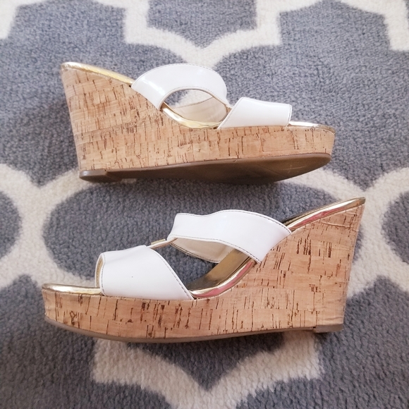 Marc Fisher "Wizard", White Patent & Cork Wedge Pl - Picture 6 of 11